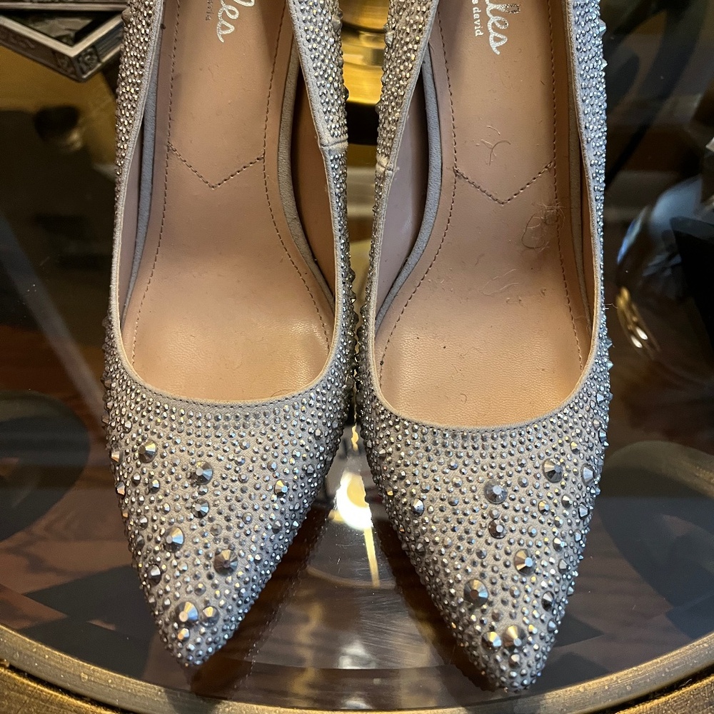 Charles by Charles David Silver Embellished Pumps 7.5M - New